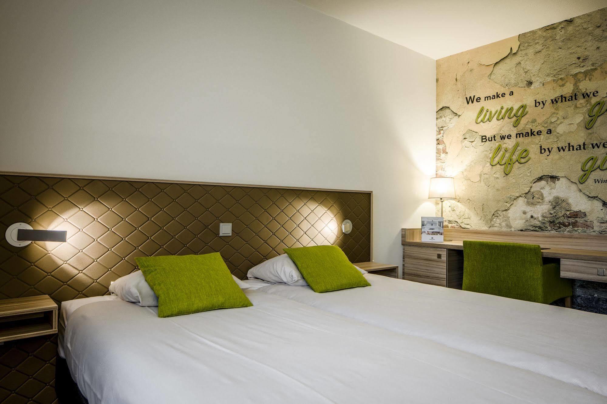 Churchill Hotel Terneuzen Exterior foto